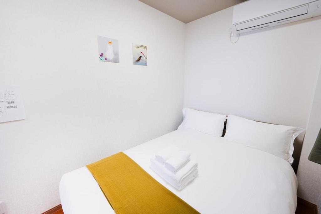 Naniwa Apartment | Single-family home in Shiokusa near Namba Entire 1st floor rented out 2 bedrooms living room Private space with a separate entrance