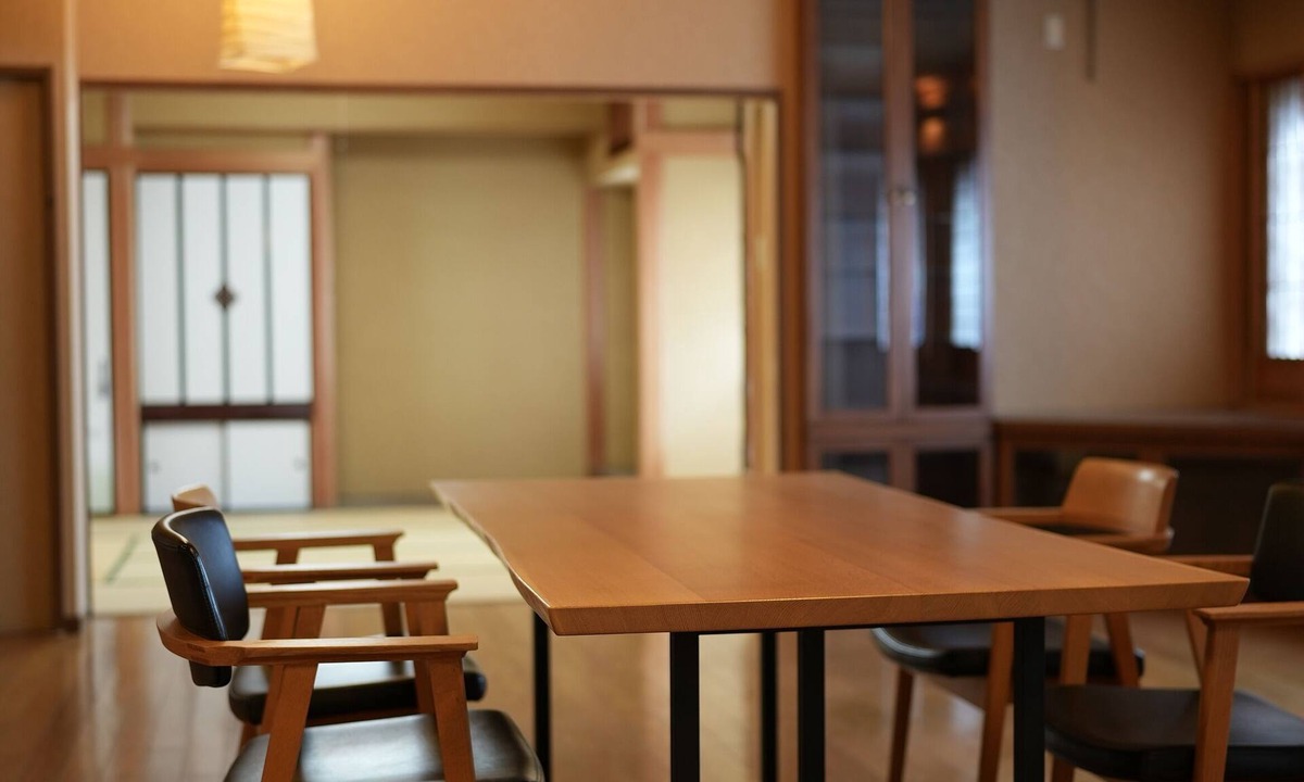 Chuo-ku Apartment | Sleeps 7 | Walking Distance to PayPay Dome | Top-Floor 80s Owner’s House