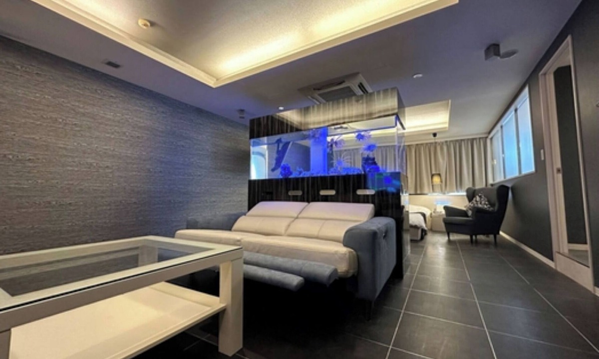 Toyonaka Hotel | Smoking allowed Deluxe Room Free breakfast and free parking /Toyonaka Ōsaka