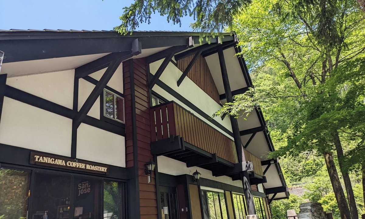Minakami Cabin | Snow & River Mountain Lodge - forests, onsens, nature, fireflies and coffee