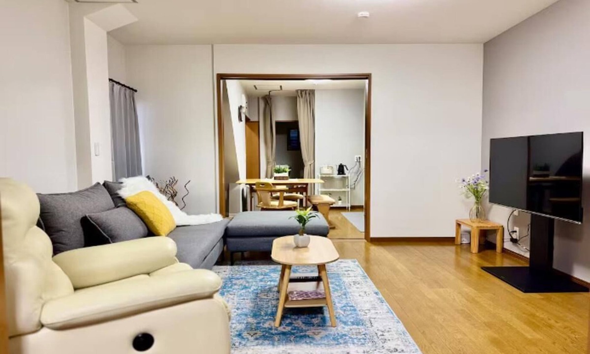 Minato House | Spacious 5BR Osaka Home - Sleeps 8 - Family & Groups - Near USJ & Kyocera Dome