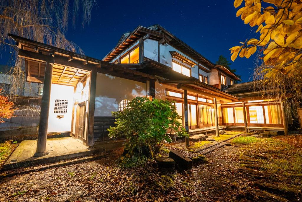 Samurai District Villa | Stay and Discover Sanrakuso 一棟貸切 角館の桜を一望できる 日本伝統家屋の宿