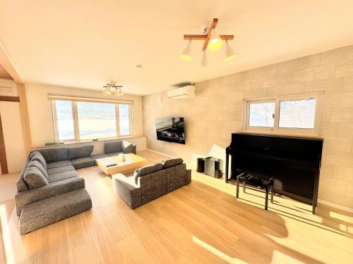 Kimobetsu House | Stunning Resort Villa! Great Access to Niseko and Rusutsu!
