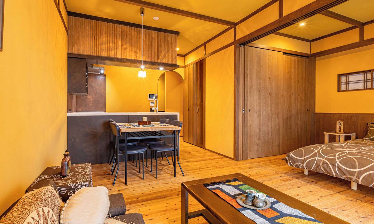 Minamisenba Apartment | Stylish Apartment with Balcony, Walk to Dotonbori, Shinsaibashi, & Kuromon Mkt