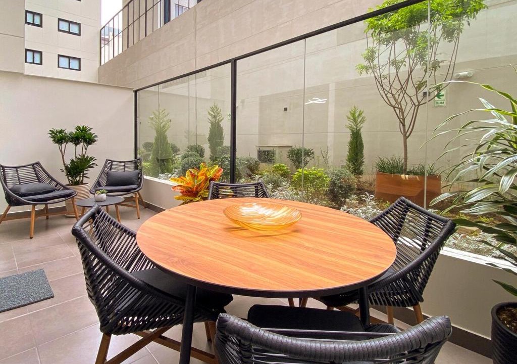 Leuro Apartment | Stylish Miraflores Retreat - Patio, Pool, Garden