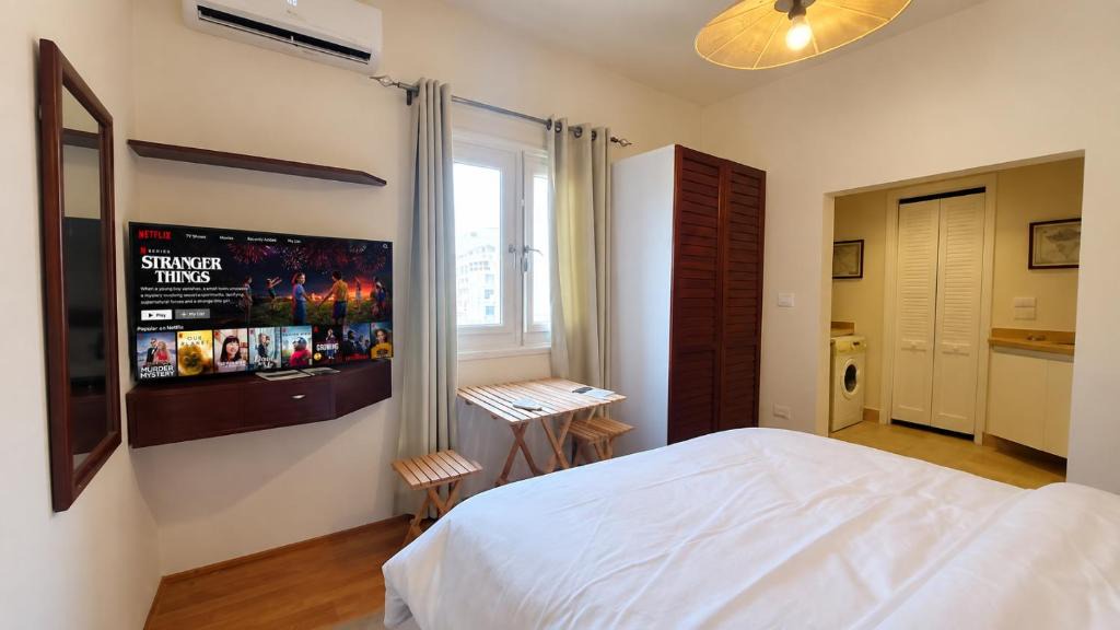 Al Duqqi Apartment | Stylish Studio in the Heart of Dokki