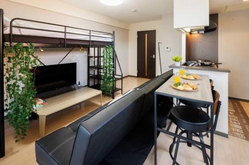Shiroishi Apartment | Sun court 平和通 902