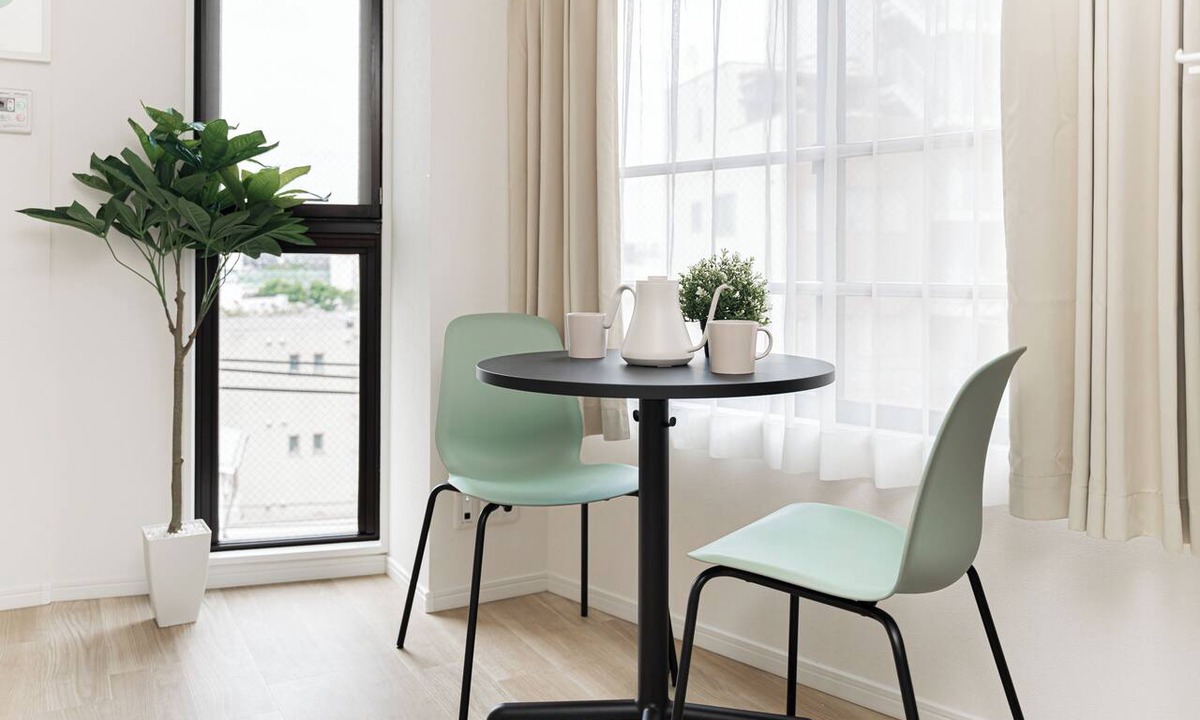 Takadanobaba Apartment | Sunlit Canopy
