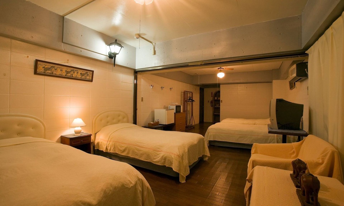Onna Bed & Breakfast | Surfside Bed & Breakfast