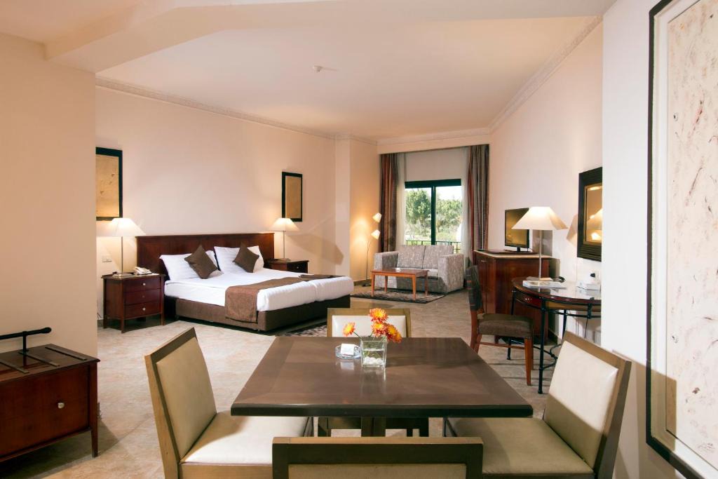 Dream Land Hotel | Swiss Inn Plaza Hotel