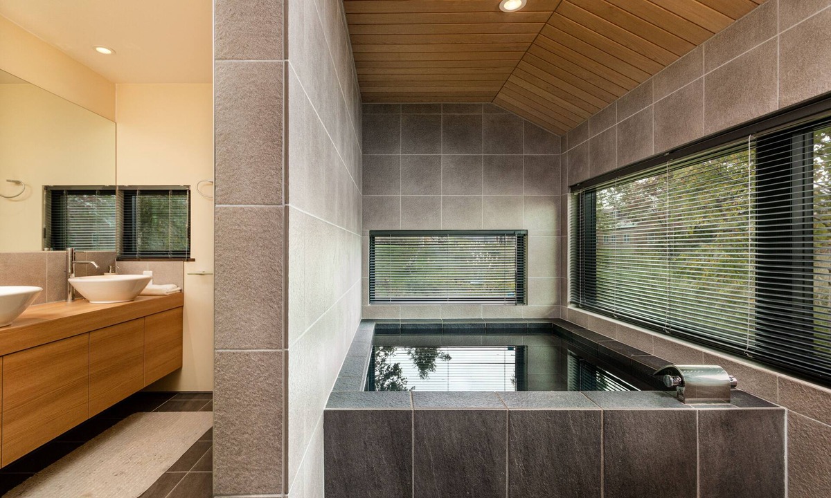 Hirafu House | Tahoe Lodge by H2 Life