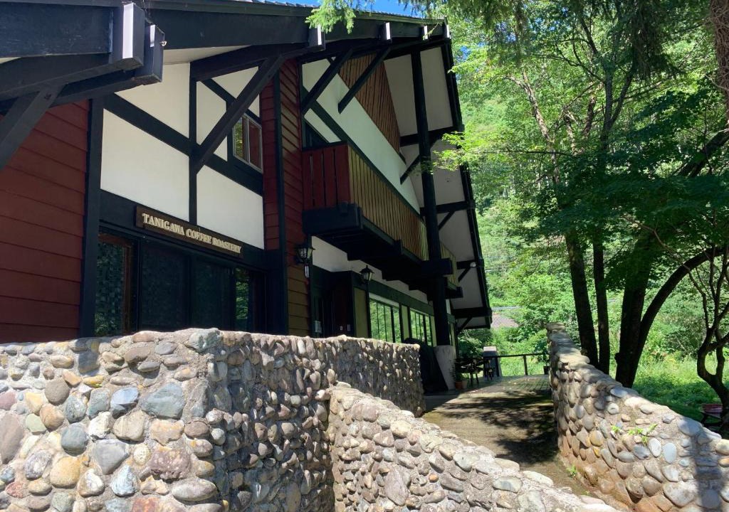Minakami Hostel | Tanigawa Valley Lodge & Coffee Roastery