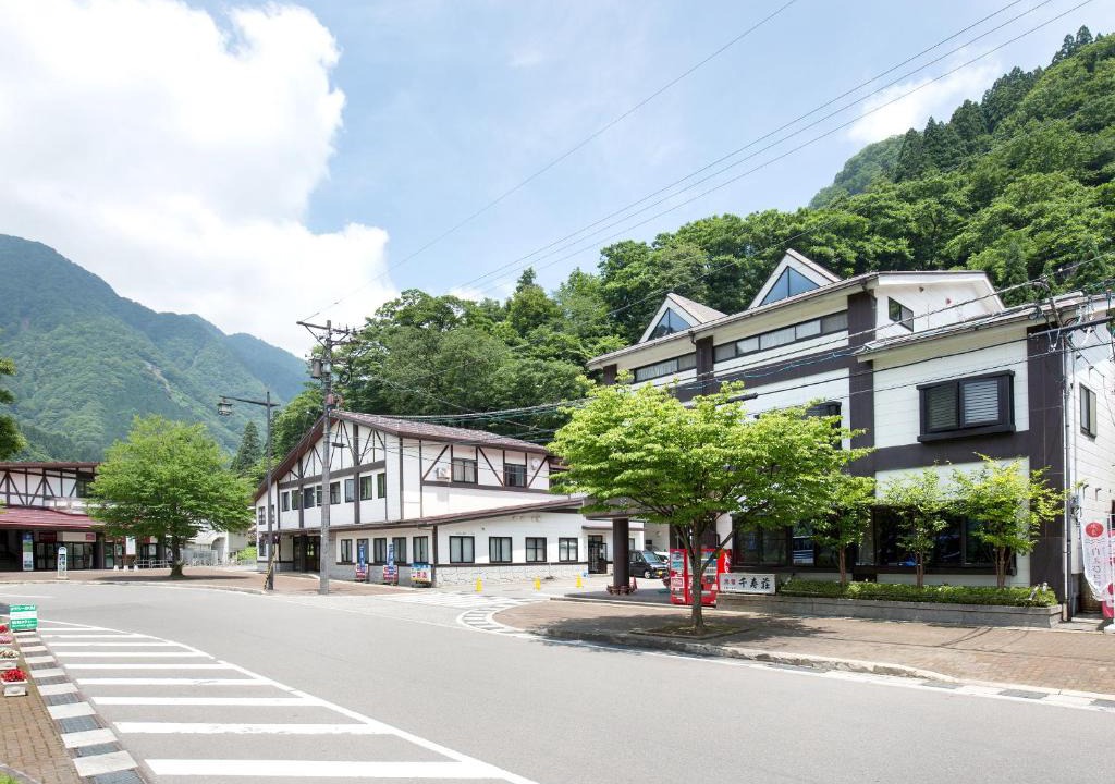Nakaniikawa-gun House | Tateyama Kurobe Alpine Route Senjuso 立山黒部アルペンルート千寿荘