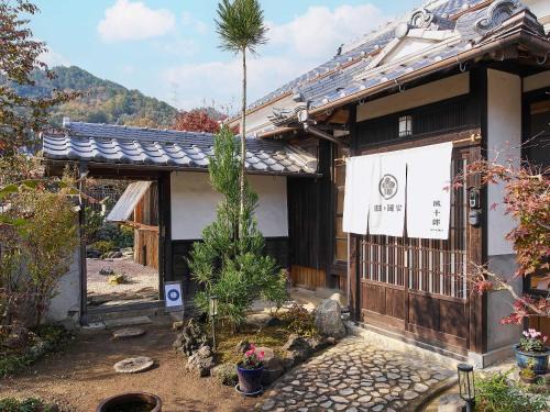 Fukusaki Villa | Tetsu-juro former Ogunis residence , Himeji Castles back parlor-like"400-year-old inn"