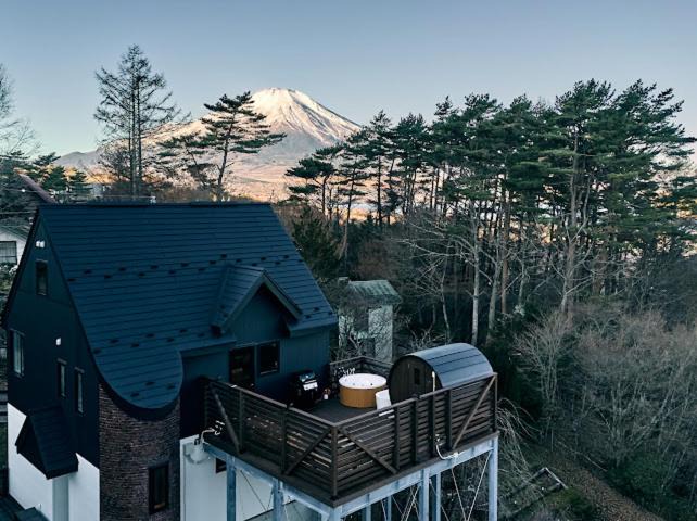 Yamanakako Villa | The Bliss Fuji 山中湖 ジャグジー サウナ 天空デッキ BBQ無料 100平米ドッグラン付き貸切ヴィラ