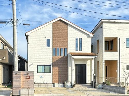 Inzai House | The Mansion 19 Modern Comfort with Serene Rice Field Views