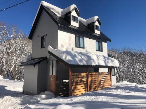 Hokujo Ski Chalet | The Summit Chalet