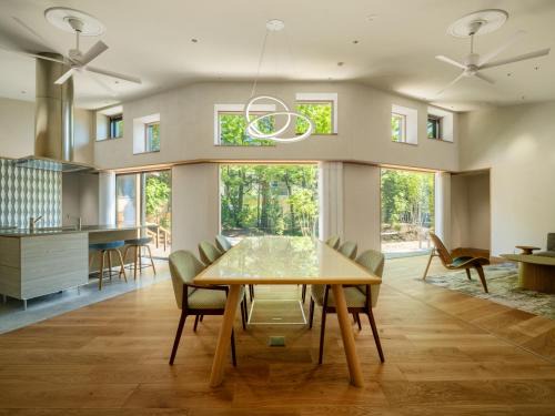 Karuizawa Villa | The Villa Nobilis Karuizawaーノビリス軽井沢ー表情の違う2棟のヴィラ