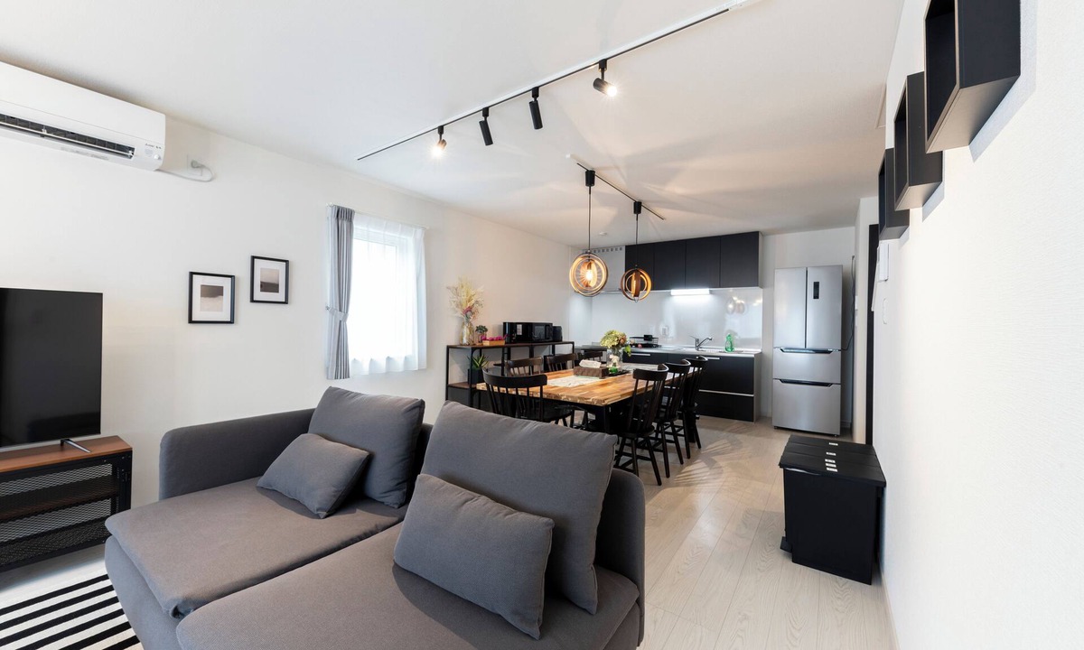 Higashi House | THE WISTERIA