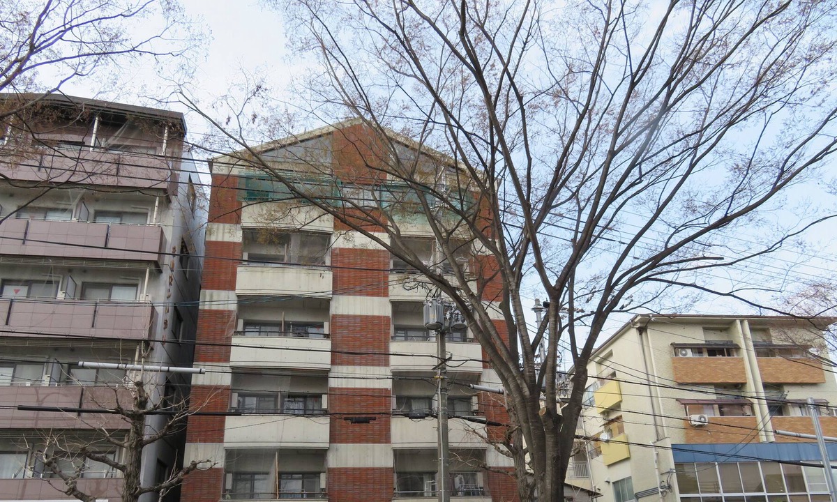 Kita Ward Apartment | This apartment hotel faces Kitayama Dori in Kyoto.Take the city bus [North 1] from Kitaoji Station on the subway Karasuma Line and get off at [Jotokuji-mae] bus stop.
