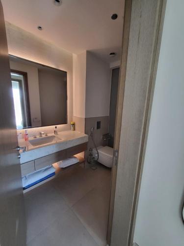Sidi Abd El-Rahman Apartment | Vida Marina marassi hotel apartment with extra fees for beach or pool access شقة فندقية في أوتيل فيدا مراسي مارينا دخول شاطئ البحر او حمام السباحة برسوم إضافية