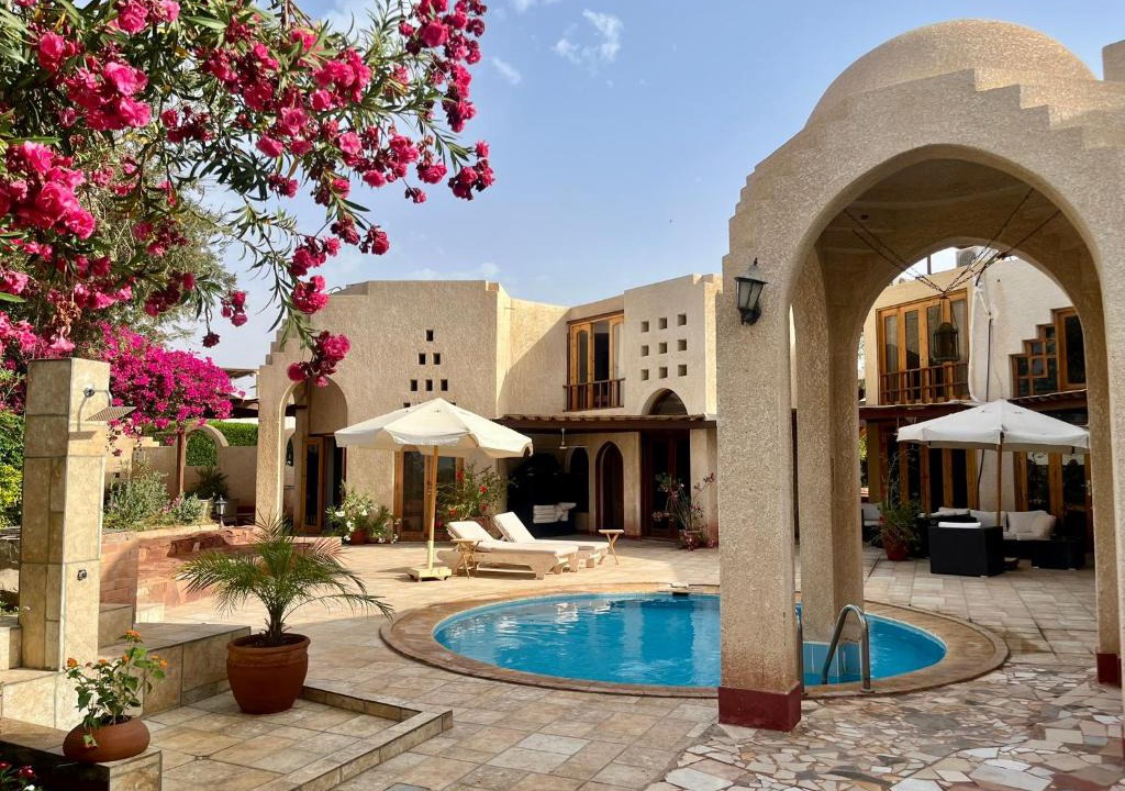 El Hadaba Apartment | Villa Gamila, private Ferienwohnungen direkt am Meer mit Garten und Pool