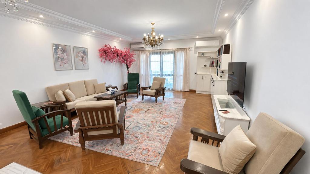 Sheikh Zayed City Apartment | Vintage Charm & Spacious Comfort in Zayed 2000 - only families & single travelers
