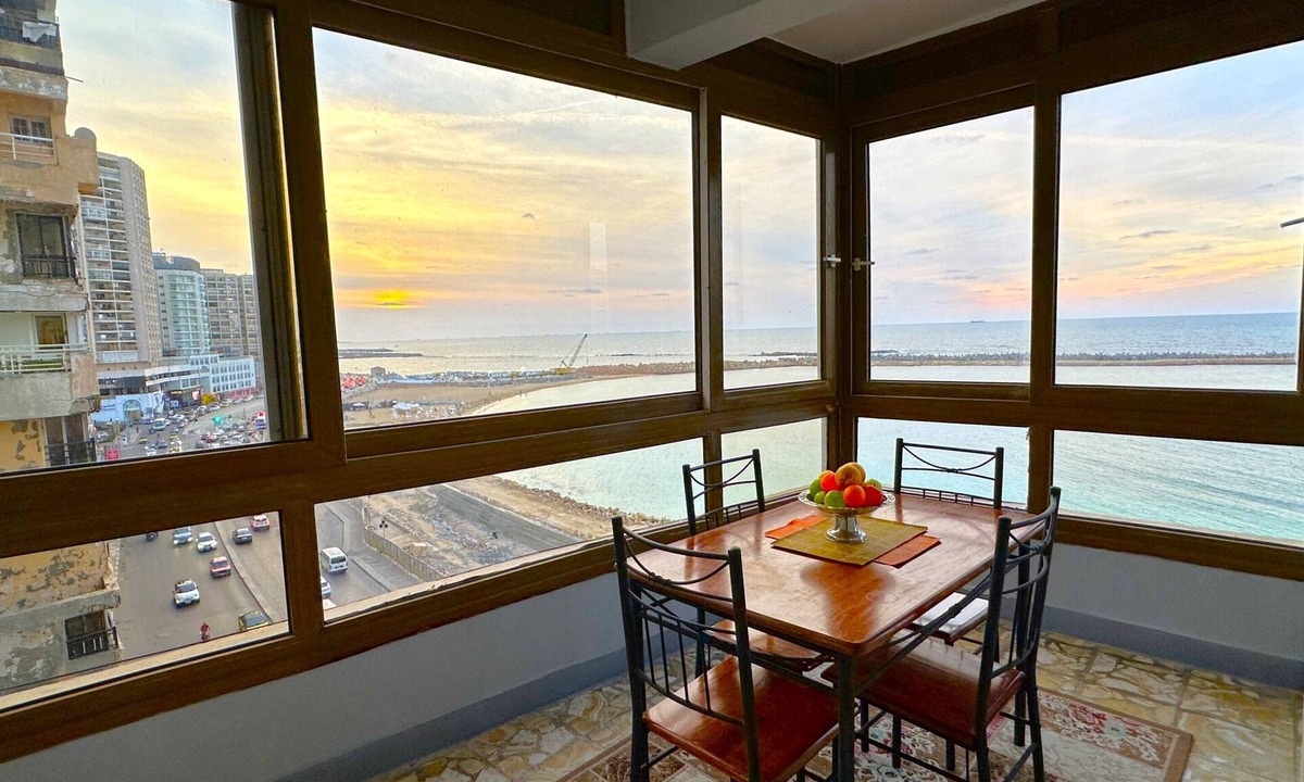 Al-Muntazah Apartment | Vintage Modernized Sea View Apartment