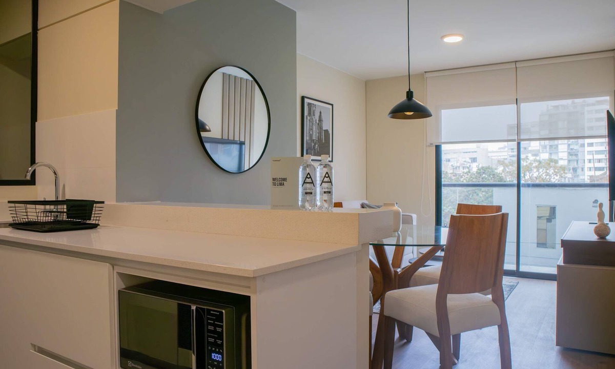 Miraflores Apartment | w Modern 2BR w Scenic Balcony Close to Kennedy Park