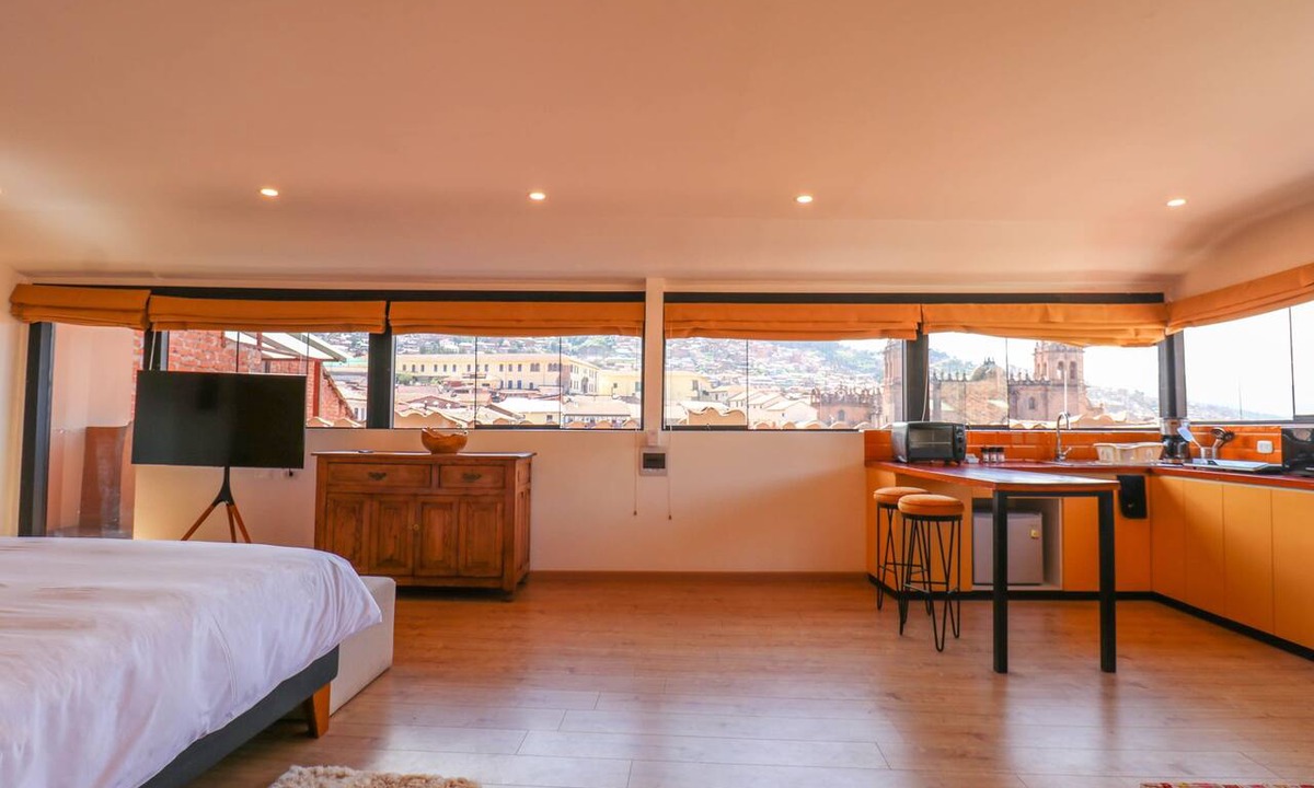 Cusco Historic Center Apartment | w* | Top-Floor 1BR in Plaza de Armas w/Plaza View