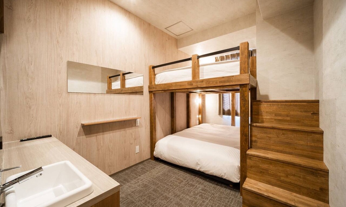 Motomatchi Hotel | Well Stay Namba Quadruple Room 2 Double Beds/Osaka Ōsaka