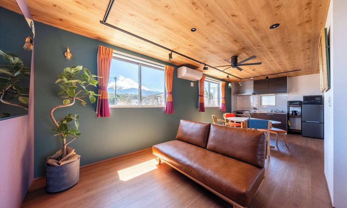 Fujikawaguchiko House | What a spectacular view! A detached house with a rooftop where every room offers a view of Mount Fuji. Sleeps up to 7 guests. Just a 5-minute drive to Fuji-Q Highland!