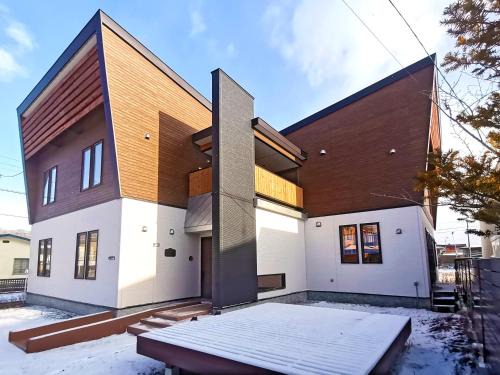 Shiraoi House | White House Guesthouse