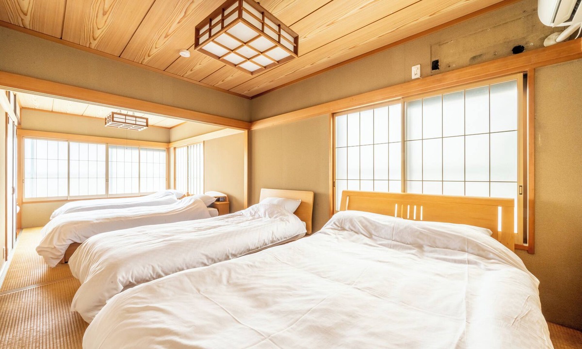 Nara House | Yamato no Yado," a 2F detached house, can use to 10 people, with free parking.