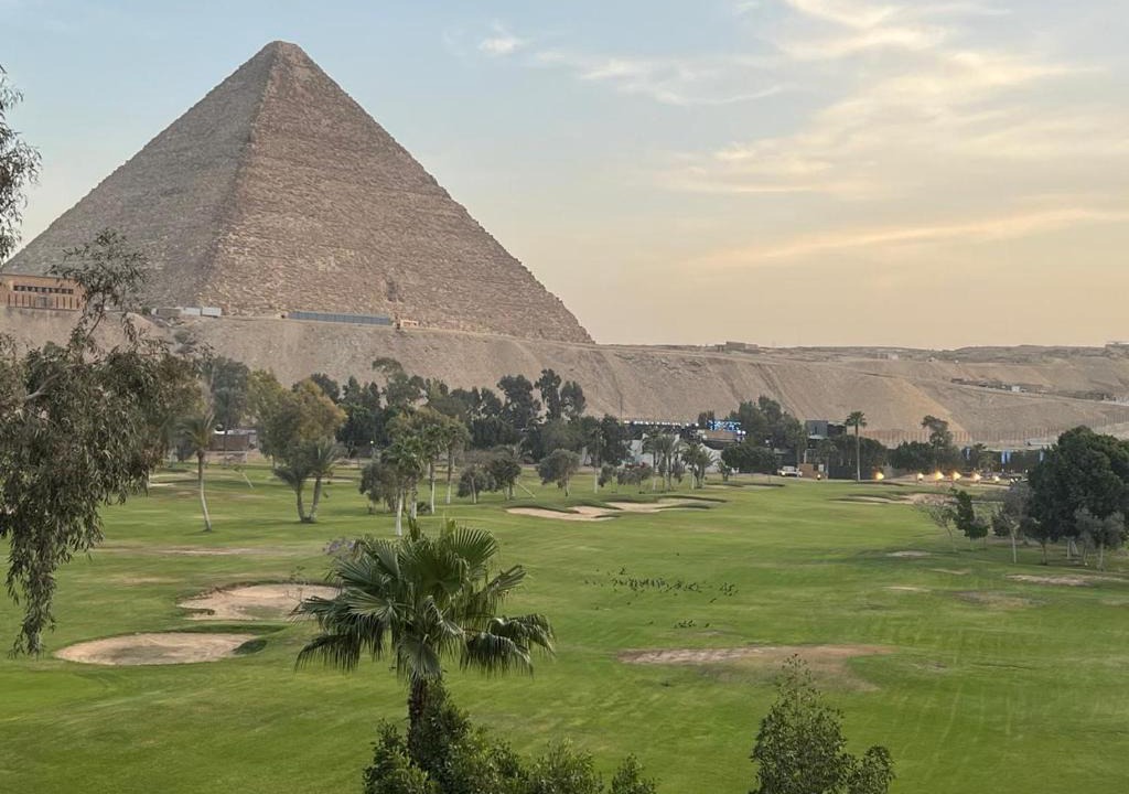 Kafrat al Jabal Apartment | zosar pyramids view