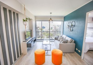 Trendy Host Black - San Isidro in Lima