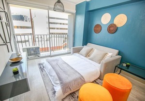 Trendy Host Black - San Isidro in Lima