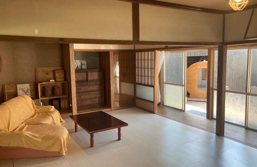 Goto House | なるのいえ 港から徒歩1分 サウナと広々リビングの宿byしまいろ
