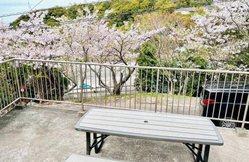 Tsubaki Onsen House | まるごと貸切別荘 全部屋海を眺める炭火BBQ 温水プール付き 白良浜車3分、千畳敷、三段壁徒歩圏