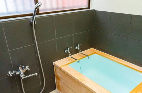 Goto House | 「みやこ別邸」 釣り宿が営む１日１組限定 源泉かけ流し客室風呂付き一棟貸し宿