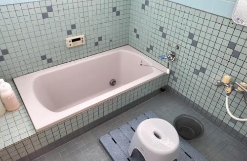 Manazuru House | エアコンなし真鶴個室102和室ツイン 駅徒歩6分Atami Hakoneも近いゲストハウス真鶴