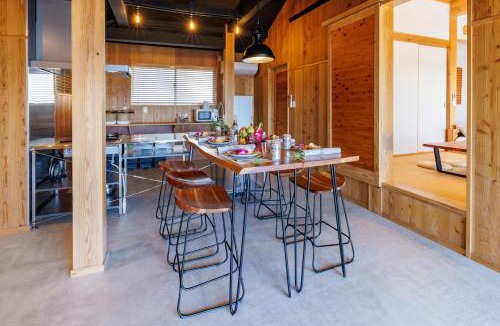 Okinawa House | オーシャンビュー古民家 和室付き最大6名 海を望む癒しの一棟貸し Parking3台 喜安の家
