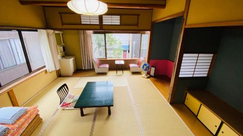 Sado House | ゲストハウス 華屋 (guest house HANAYA）