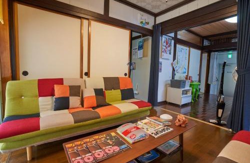 Nakasonecho Apartment | コザを楽しむ一軒家 Kaeruhouse