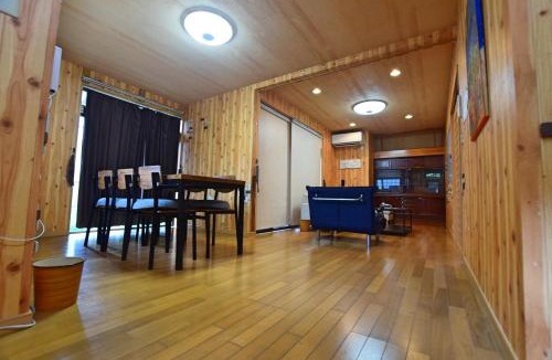Tsuru House | コテージ鹿留スマプロハウス ペットと泊まれる一棟貸し 富士急まで20分 2階建て3LDK最大8名 Wi-Fi完備