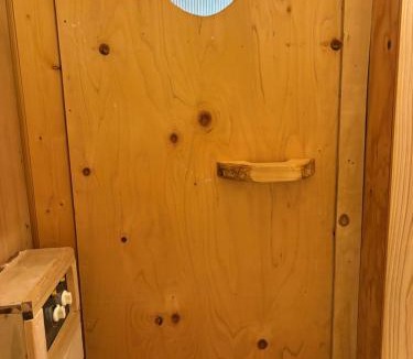 Kochi House | サウナ付きトトロ風のお風呂が自慢一軒貸切笑月楼ペット宿泊は要相談