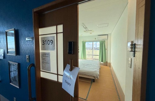 Kin Hostel | ハイ沖縄金武店トイレお風呂共用 プレオープン中駐車場有 ペット同伴可能長期滞在可能2025年10月より車貸し出しサービス有希望であればお申し付けください