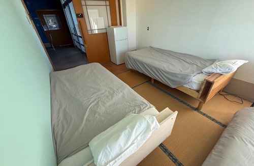 Kin Hostel | ハイ沖縄金武店トイレお風呂共用 プレオープン中駐車場有 ペット同伴可能長期滞在可能2025年10月より車貸し出しサービス有希望であればお申し付けください