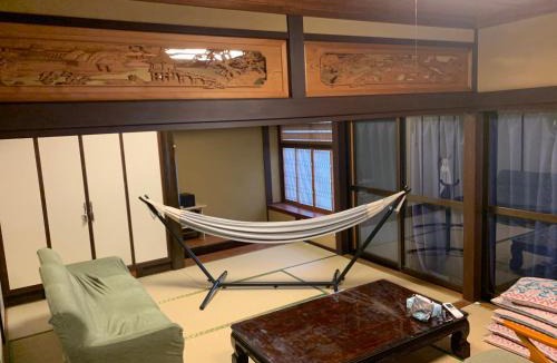 Kure House | 一棟貸し民宿mishigo