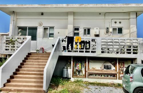 Urasoe House | 一棟貸し 庭とバルコニーの家 Urasoe Garden Retreat